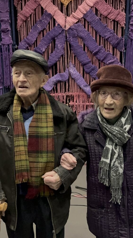 На тържество в своя чест! 100-годишен танцьор на ансамбъл „Пирин” тропна хоро на сцената в Благоевград