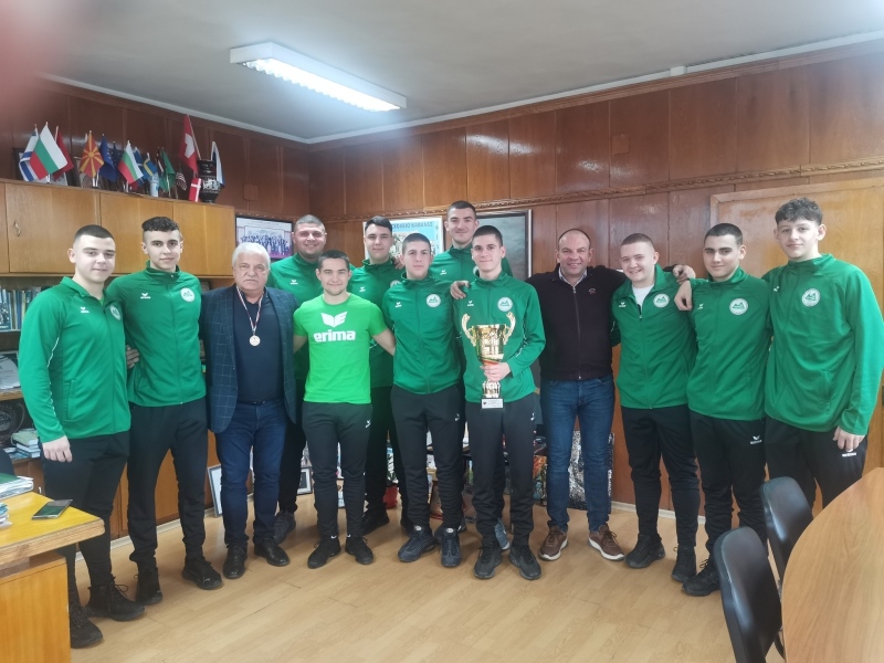 Владимир Москов награди младите хандбални шампиони на Гоце Делчев