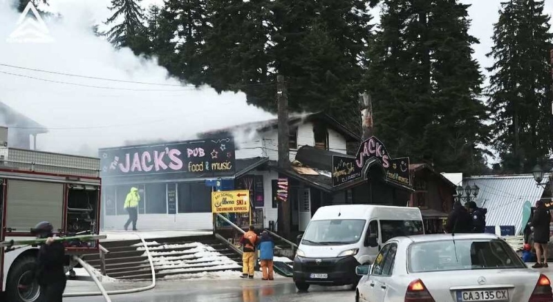 Мъж е пострадал при пожар в търговски обект на  \