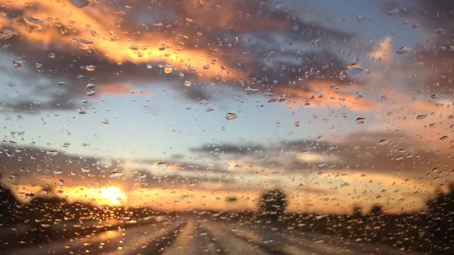 Облачно време: На места дъжд, в планините- сняг