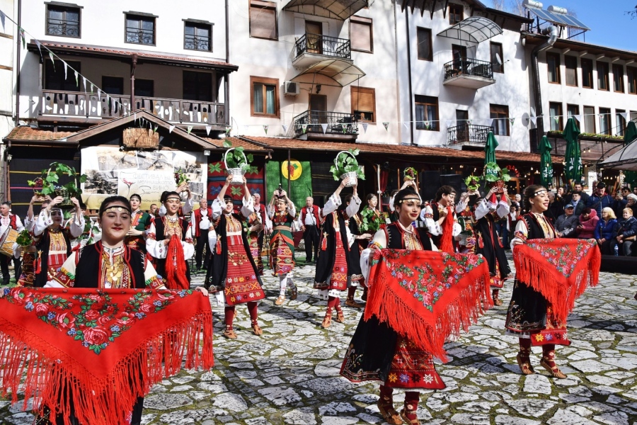 Мелник посрещна стотици гости за 14-ото издание на емблематичния фестивал „Златен грозд“