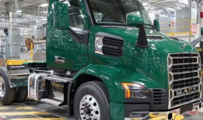 Запознайте се с новия камион Mack