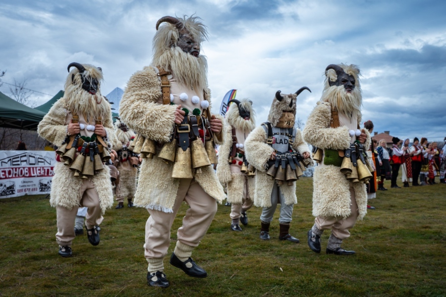 Традиции без граници и много емоции белязаха третия фестивал „На Сурва в Джерман“