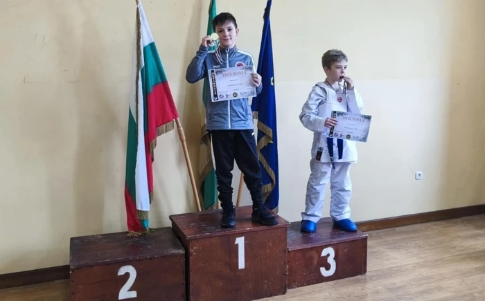  „Дарис“ – Кюстендил с 11 медала от „Челопеч Open“