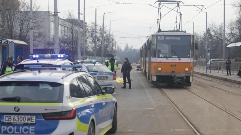 Камион блъсна и уби на място пешеходец в София, издирват шофьора 