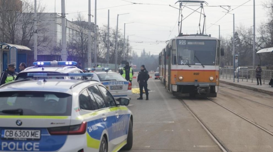 Камион блъсна и уби на място пешеходец в София, издирват шофьора