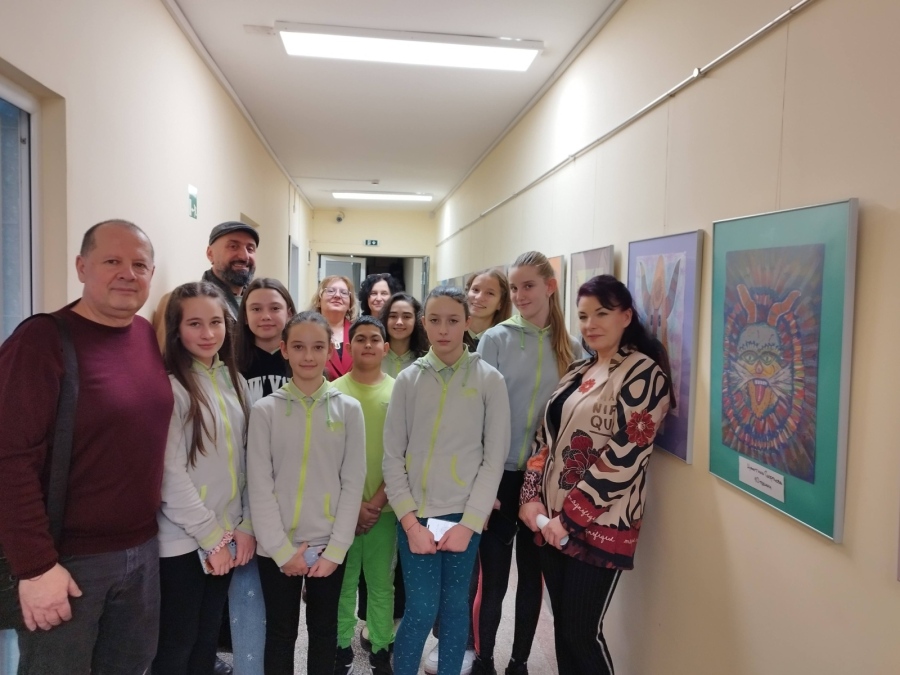 Ученици от Кюстендил откриха изложба, вдъхновена от фестивала „Джамала“