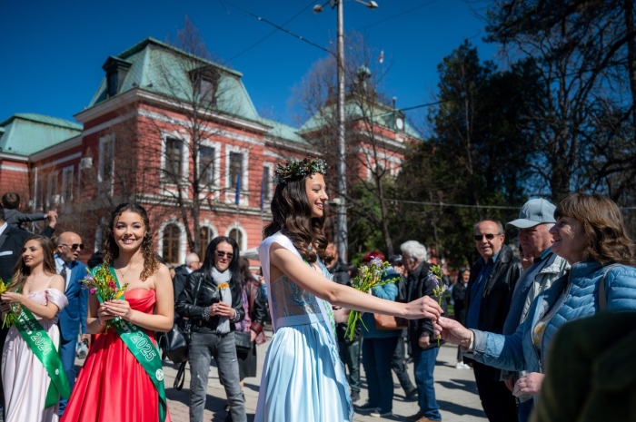 „Девойка Кюстендилска пролет“ привлече  рекорден брой участнички, отсяха 14 финалистки