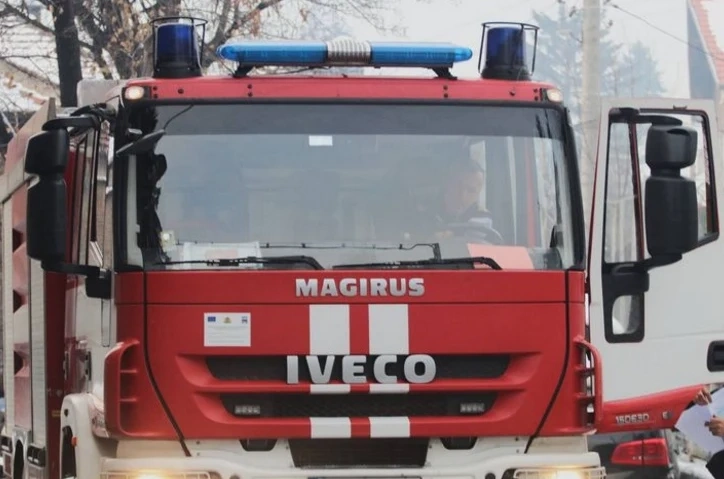 Пожарникари спасиха възрастна жена, заклещена в сандък в Севлиево