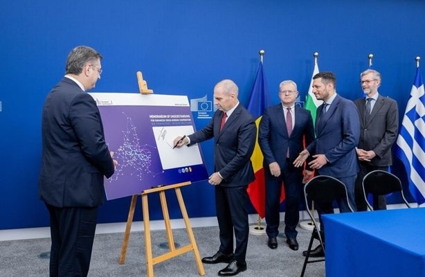 Три държави заедно търсят пари от Брюксел, за да сложат край на транспортната жп изолация на Балканите   