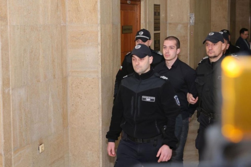 Никола Бургазлиев остава в следствения арест