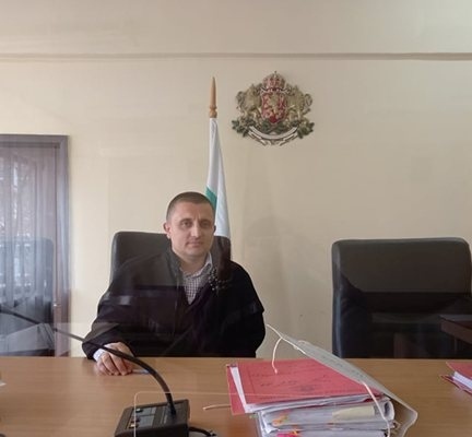 Съдия Страхил Гошев осъди условно и глоби с 1000 евро мъж отровил и убил жестоко куче в град Рила