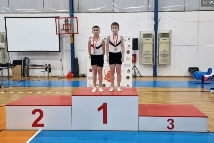 Батутисти от Кюстендил донесоха злато и сребро за България от международен турнир в Атина