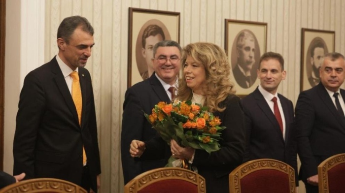 АПС с букет при президента Йотова, искат Гюров за служебен премиер