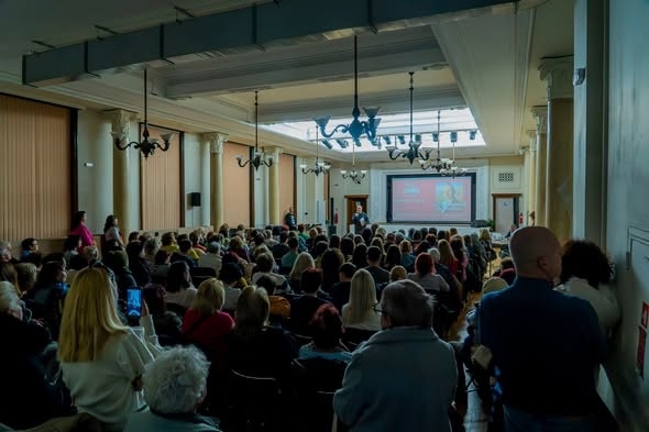 Откриха фестивала „АРТ Будилник“  с вечер посветена на Невена Коканова