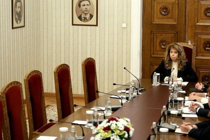 Напрежение на „Дондуков“ 2: МЕЧ изостри тона към Йотова, трябваше да подадете оставка с Радев