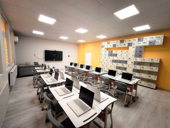 Откриват STEM център в ПГХВХТ в Дупница