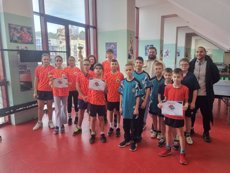 ОУ „Св. св. Кирил и Методий“ в Дупница триумфира в общинския кръг по тенис на маса