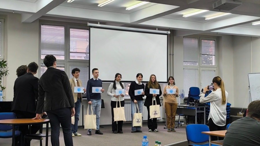 Джесика Димчова донесе трено място за ПГ „Христо Ботев“  -Дупница от национална конференция по философия