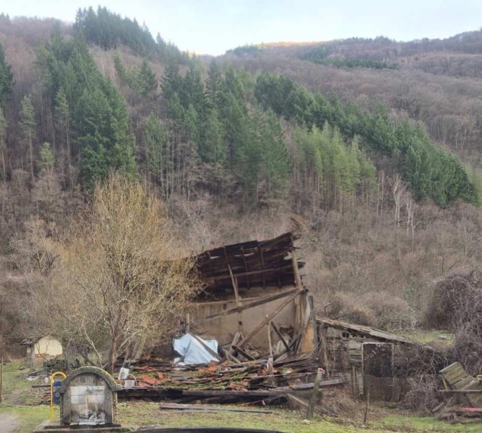 В Пастра се опитват да спасят 100-годишна мелница