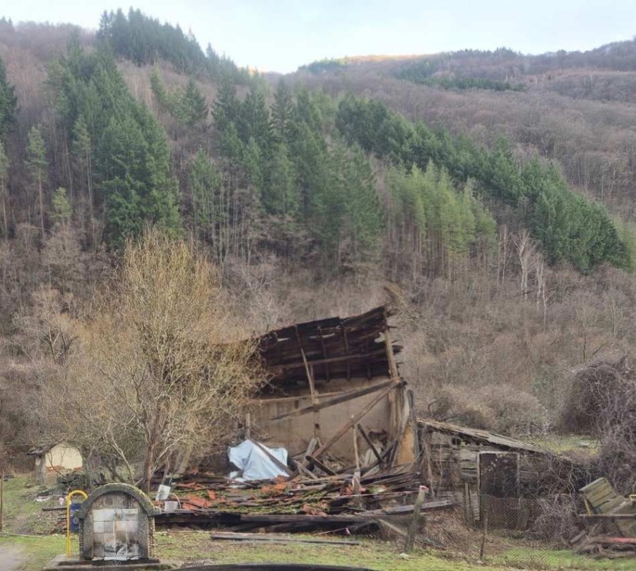 В Пастра се опитват да спасят 100-годишна мелница