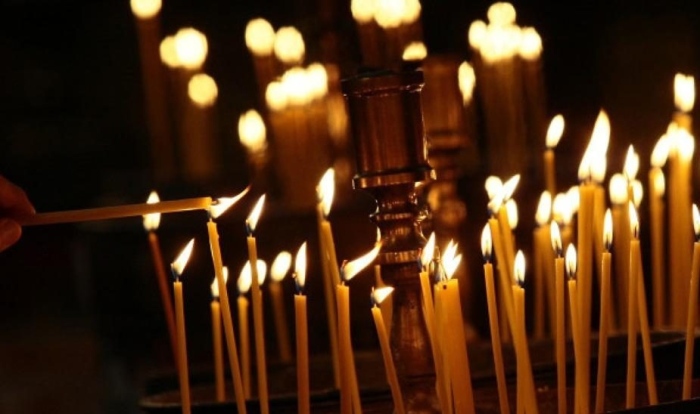 Месопустна задушница е, молим се за душите на починалите ни близки