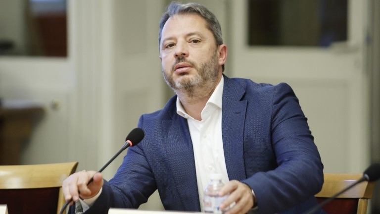След ГЕРБ Делян Добрев напуска и Народното събрание?