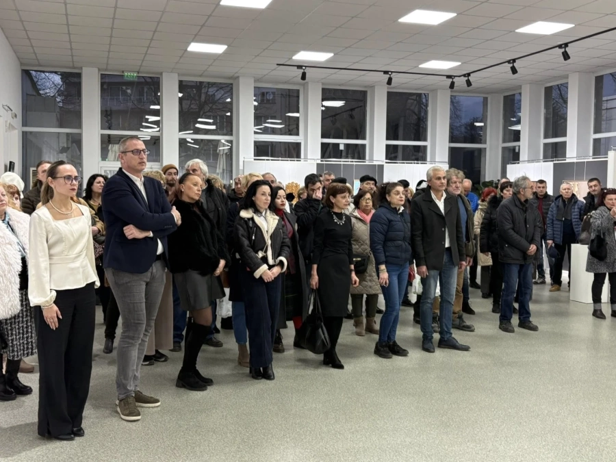 Любовта и виното опияняват с 96 картини на 51 автори в Градска художествена галерия - Благоевград