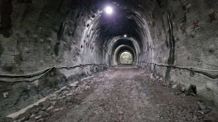 Мъж е пострадал при трудова злополука в жп тунел край Вакарел