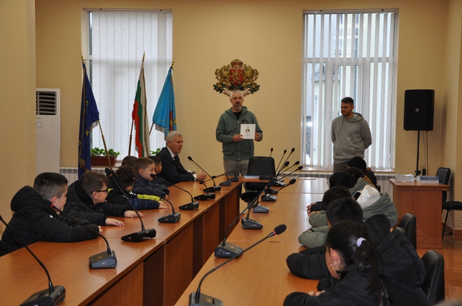 Урок по родолюбие! Книга за Васил Левски вдъхнови учениците в Разлог