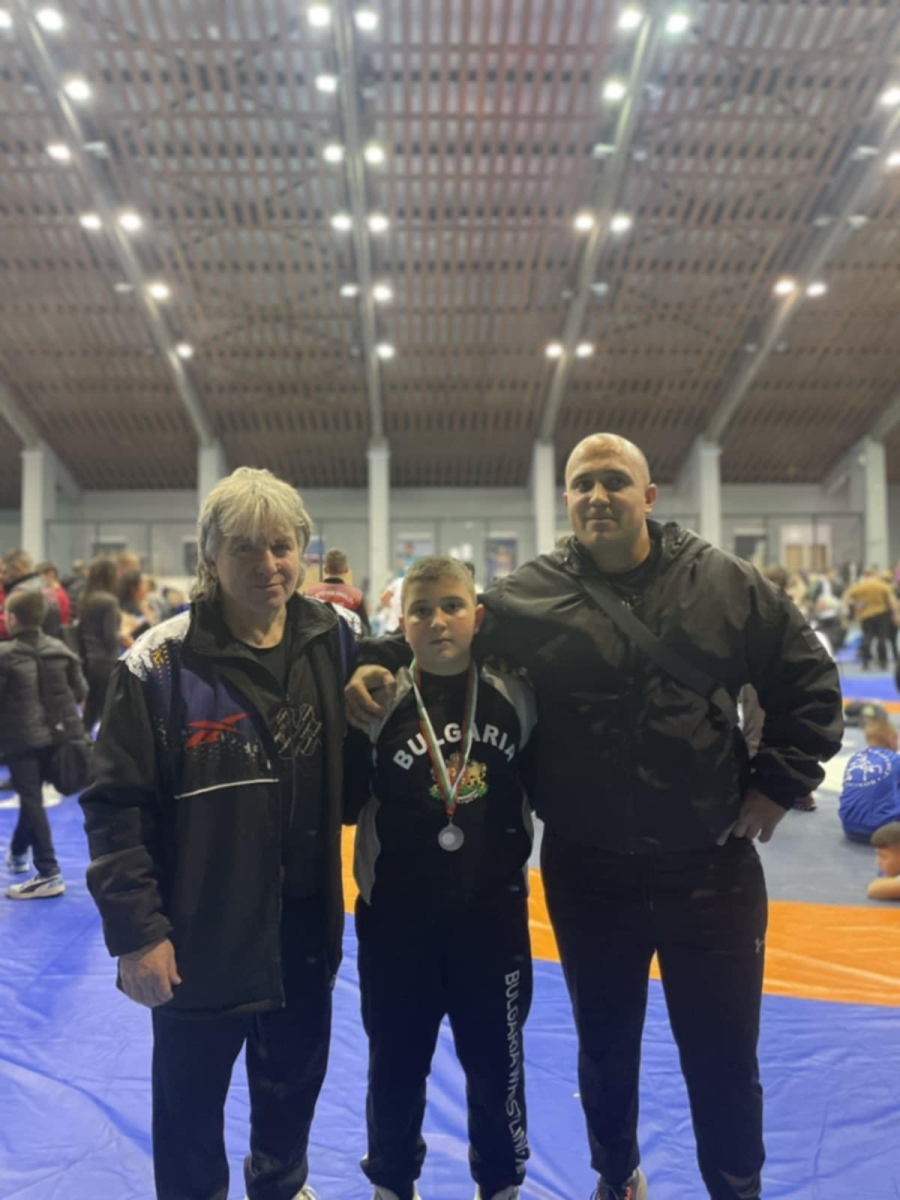 Йордан Стоилов от клуб по борба  „Дупница“ спечели бронз на държавното първенство за деца
