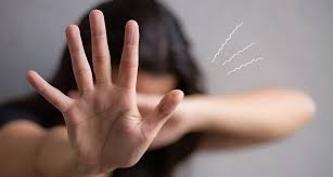 Задържаха мъж от Радомир за домашно насилие над жена му