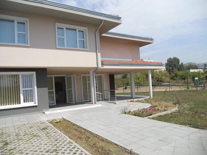 Отвориха офертите за обновяване на социални центрове за деца с увреждания в Благоевград