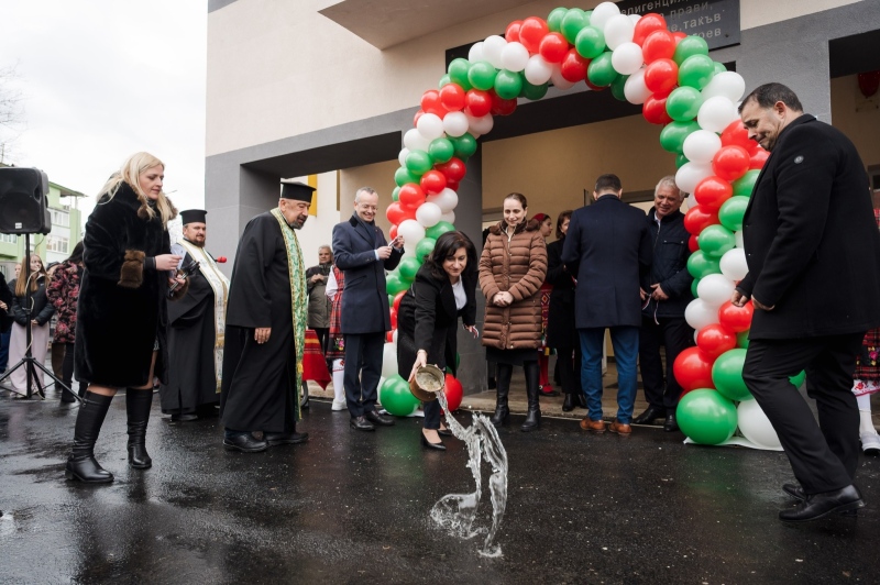 Отвори врати обновеното за над 2,2 млн. евро  2 ОУ в Благоевград, откриха и разширен STEM център