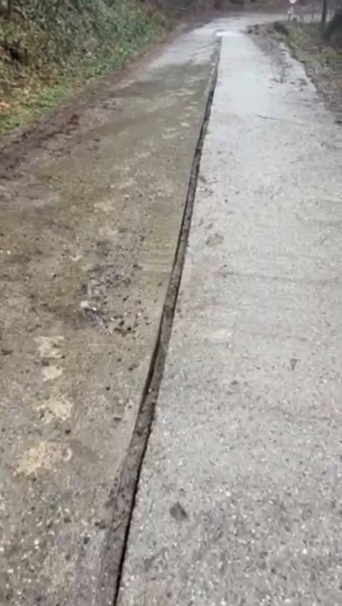 Внимание: Опасност от свличане по пътя за хижа „Беласица“