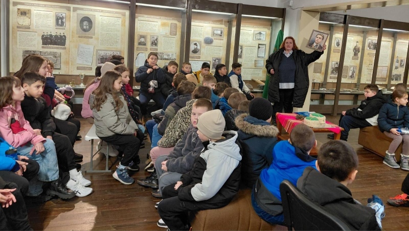 Деца от Разлог се срещнаха с историята чрез „музей в куфар“