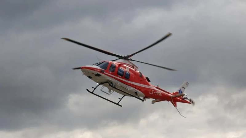 Медицинският хеликоптер прелетя над Дупница, спасява пострадал млад мъж от Гоцеделчевско