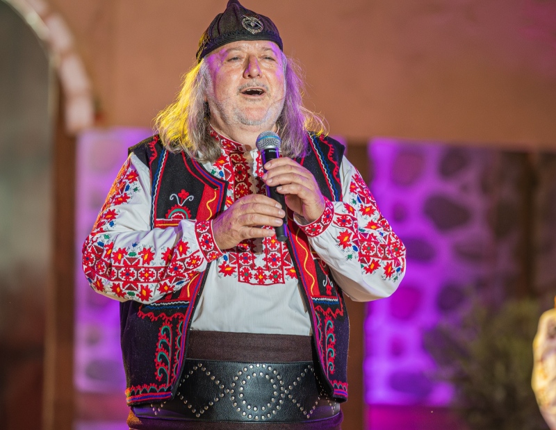 Володя Стоянов ще весели българи в Торонто и Монреал