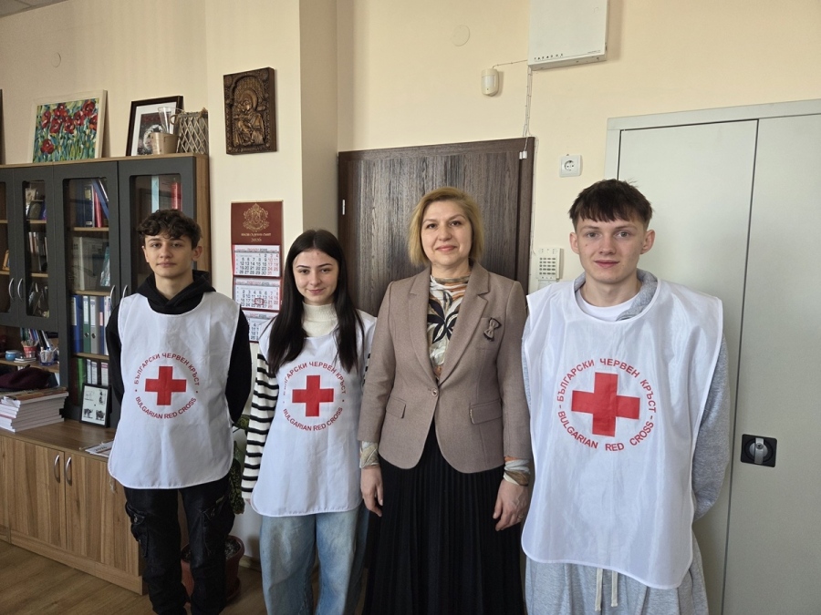 Окръжен и Районен съд - Кюстендил подкрепиха „Мартеничка с кауза“