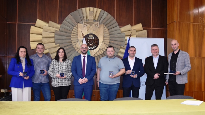 Високи отличия за полицаи от Перник за разбитата схема с имотни измами в три области