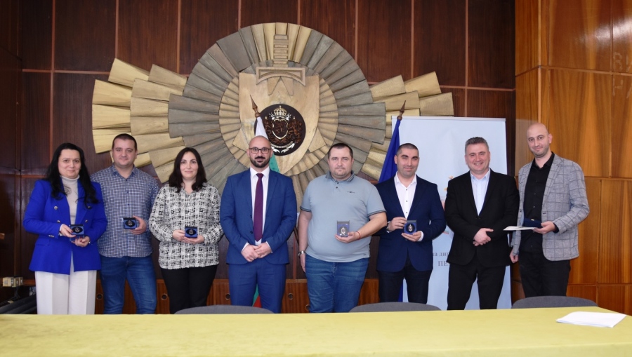 Високи отличия за полицаи от Перник за разбитата схема с имотни измами в три области