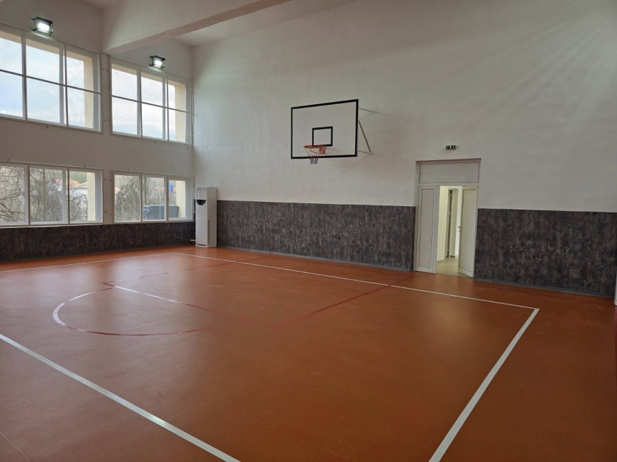 Модерни условия за спорт: Физкултурният салон в Марикостиново вече е с нова настилка и оборудване