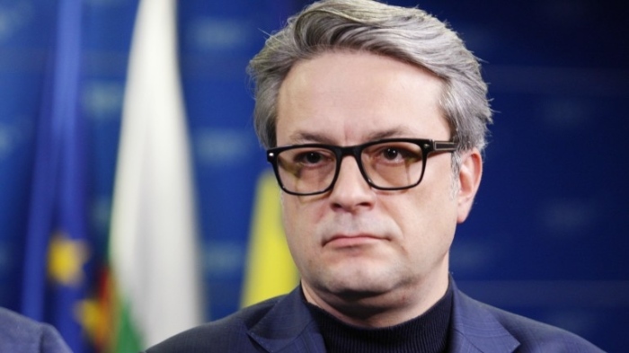 Тома Биков защити Даниел Митов за мълчанието му за \