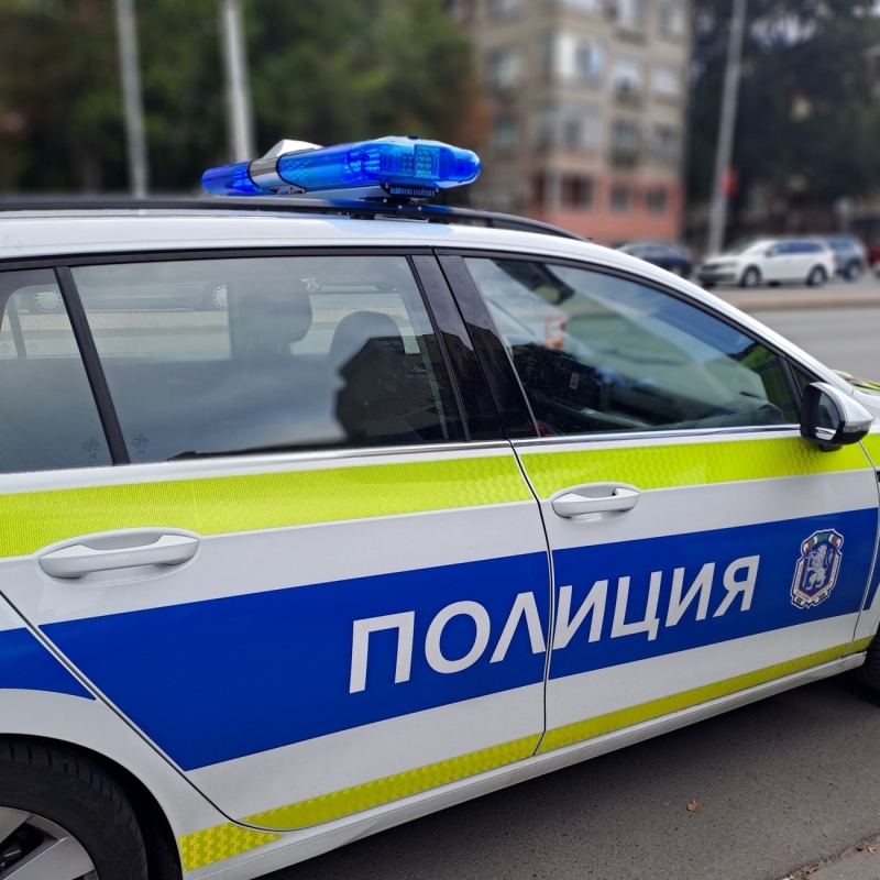 Млада шофьорка отне предимство и самокатастрофира в Кюстендил