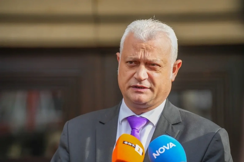 Дечев издирва зам. главния секретар на МВР дупничанина Явор Серафимов през медиите, сбърка му името