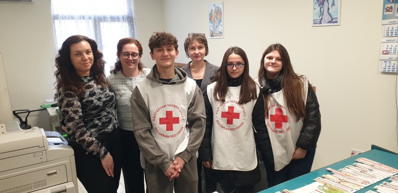 Районен съд Дупница подкрепи деца в риск с „Мартеничка с кауза“