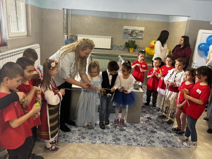 Откриха басейн в пернишка забавачка