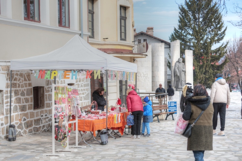 С мартенски базар събират средства за хора в нужда в Банско