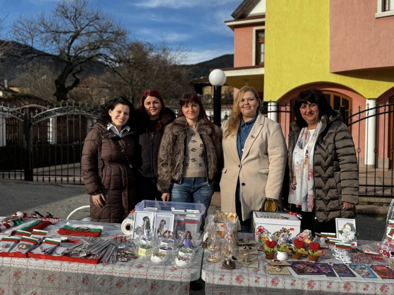 ДГ „Радост“ радва Костенец  с мартенички за добри каузи