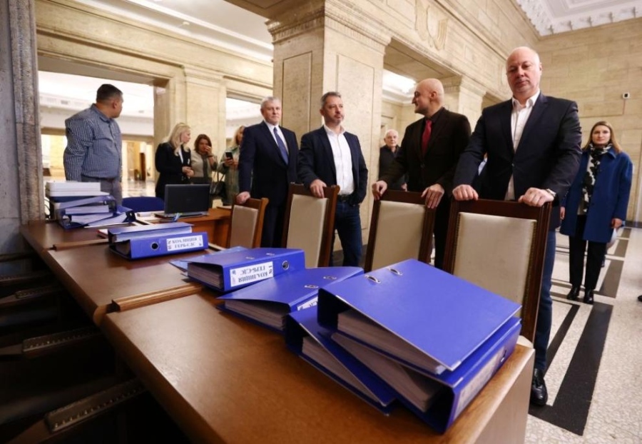 С 9999 подписа ГЕРБ-СДС се регистрираха за изборите в ЦИК